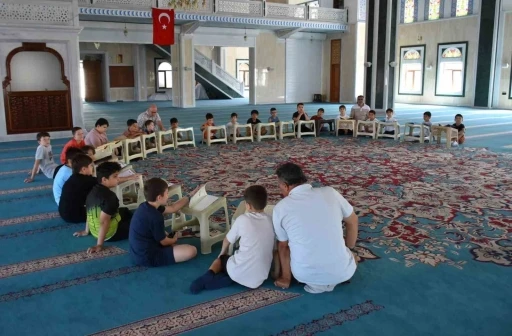 Bilecik&rsquo;te camiler yaz Kur&rsquo;an kurslarıyla şenlendi
