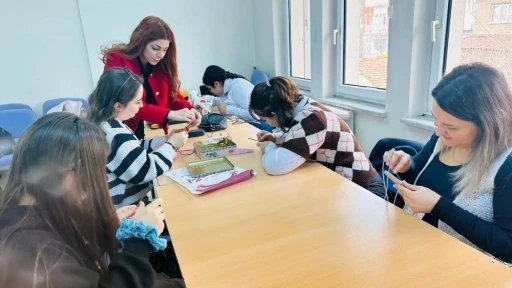 Bilecik&rsquo;te &Ccedil;ocuk Evleri Sitesinde Kazaziye Takı Kursu başlatıldı
