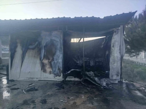 Bilecik&rsquo;te elektrikli ısıtıcısı konteyneri k&uuml;l etti
