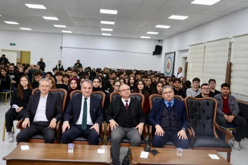 Bilecik&rsquo;te Fen Lisesinde kariyer g&uuml;nlerine yoğun ilgi
