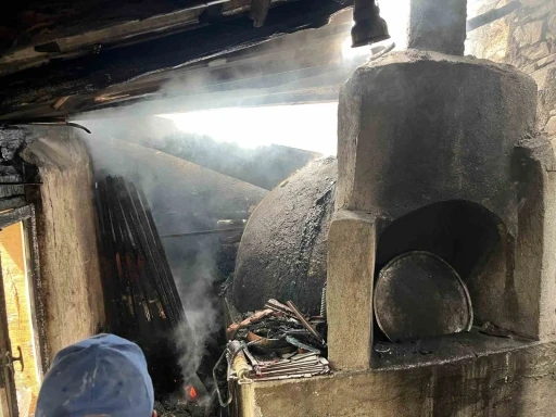 Bilecik&rsquo;te fırın ve kiler olarak kullanılan alanda yangın
