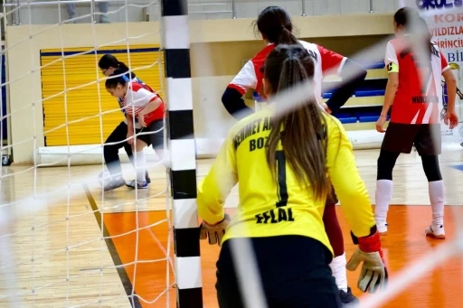 Bilecik&rsquo;te futsal turnuvasında madalya ve kupalar sahiplerini buldu
