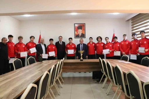 Bilecik&rsquo;te gen&ccedil; basketbolculardan il birinciliği
