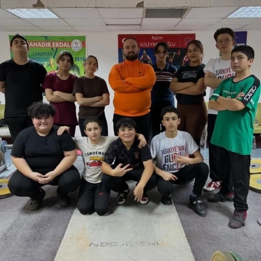 Bilecik&rsquo;te halter sporcuları g&uuml;c&uuml;n&uuml; sınırların &ouml;tesine taşıyor
