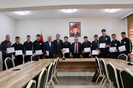 Bilecik&rsquo;te Hentbol İl Birincileri &ouml;d&uuml;llendirildi
