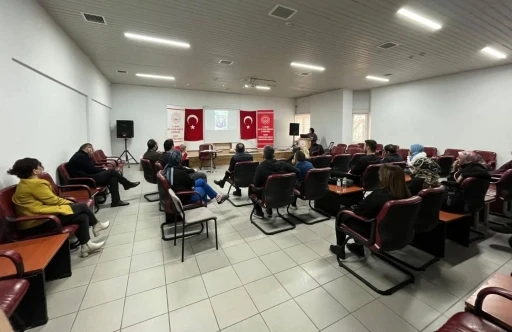 Bilecik&rsquo;te huzurevi personeli &lsquo;Temel İlkyardım&rsquo; eğitimini tamamladı
