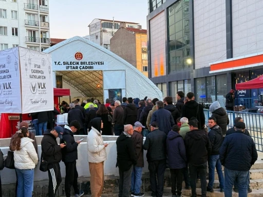 Bilecik&rsquo;te ilk iftarda binlerce kişi aynı sofrada buluştu
