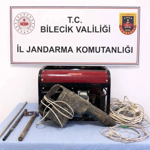 Bilecik&rsquo;te ka&ccedil;ak kazı operasyonu: 2 ş&uuml;pheli yakalandı
