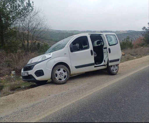 Bilecik&rsquo;te kontrolden &ccedil;ıkan ara&ccedil; ref&uuml;je &ccedil;arparken, s&uuml;r&uuml;c&uuml;s&uuml; yaralandı

