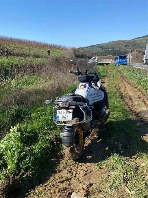 Bilecik&rsquo;te kontrolden &ccedil;ıkan motosiklet devrildi: 1 yaralı
