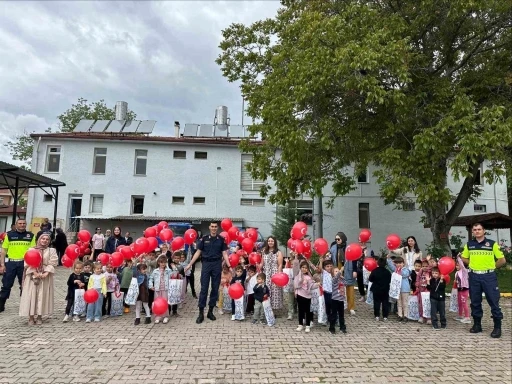 Bilecik&rsquo;te k&ouml;pek timlerinden &ouml;ğrencilere g&ouml;steri
