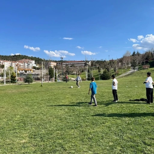 Bilecik&rsquo;te koruma altındaki &ccedil;ocuklar doğa ve futbolla buluştu
