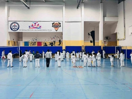 Bilecik&rsquo;te koruma altındaki &ccedil;ocuklara kuşak bağlama s&uuml;rprizi
