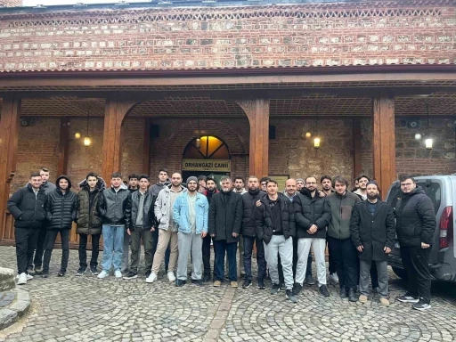 Bilecik&rsquo;te KYK &ouml;ğrencileri sabah namazında buluştu
