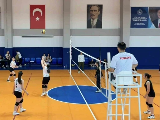 Bilecik&rsquo;te liseler arası voleybol m&uuml;sabakası nefes kesti
