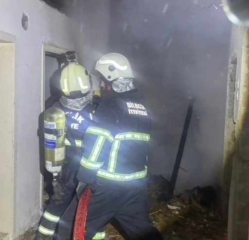 Bilecik’te metruk bina yangın
