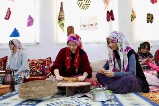 Bilecik&rsquo;te &ouml;ğrencilerden hayır &ccedil;arşısı
