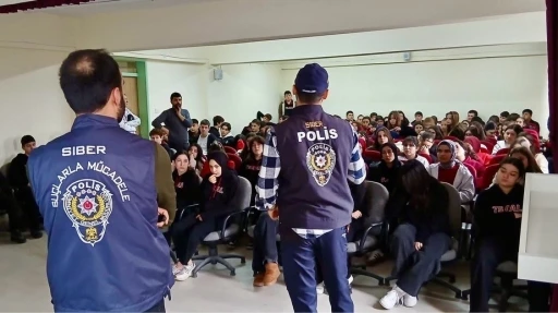 Bilecik&rsquo;te &ouml;ğrencilere SİBERAY kapsamında bilgilendirme
