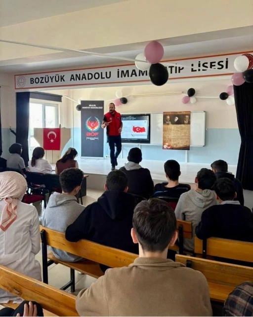 Bilecik&rsquo;te &ouml;ğrencilere ter&ouml;r ve g&uuml;venli internet eğitimi
