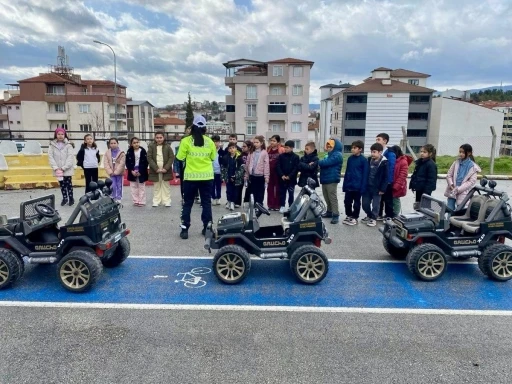 Bilecik&rsquo;te &ouml;ğrencilere uygulamalı trafik eğitimi
