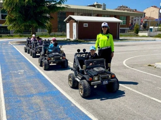 Bilecik&rsquo;te &ouml;ğrencilere uygulamalı trafik eğitimi
