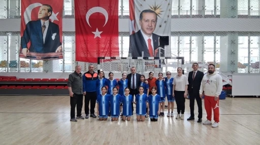 Bilecik&rsquo;te Okul Sporları Hentbol K&uuml;&ccedil;&uuml;k Kızlar Yarı Final Grup M&uuml;sabakaları başladı

