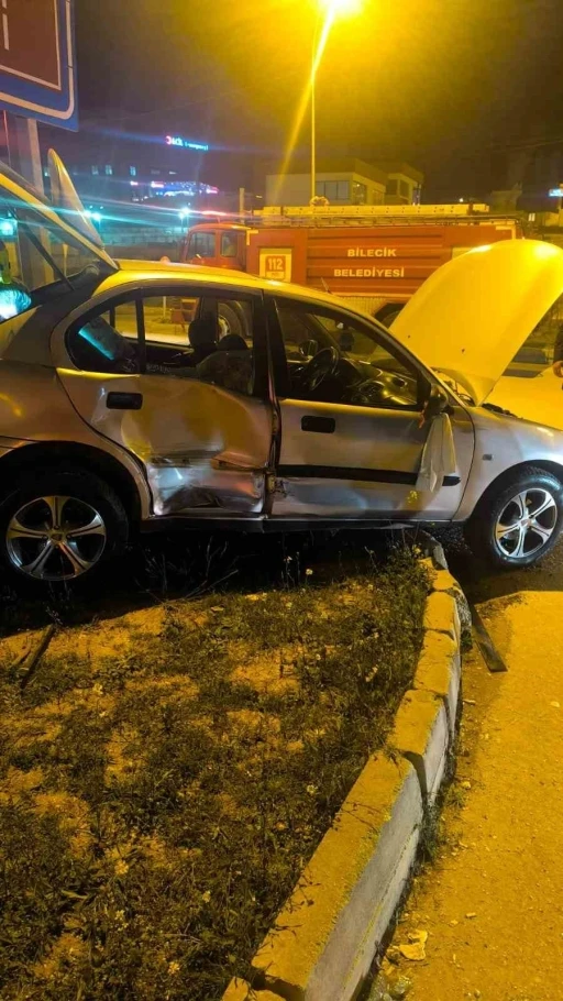 Bilecik’te otomobil ile halk otobüs çarpıştı: 3 yaralı
