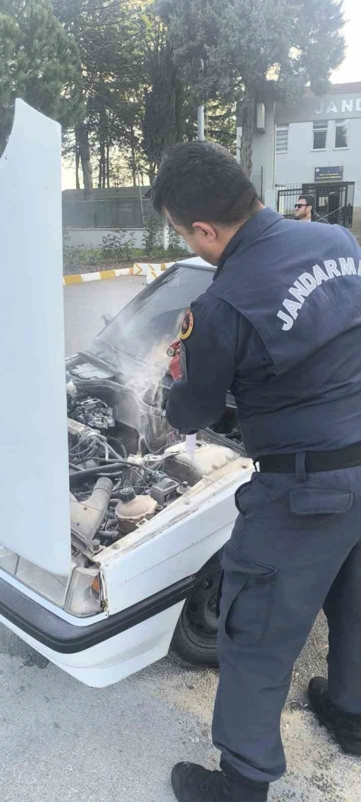 Bilecik&rsquo;te park halindeki ara&ccedil; bir anda alev aldı
