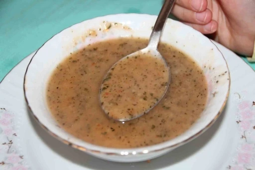 Bilecik&rsquo;te Ramazan ayının vazge&ccedil;ilmesi ısırgan otlu tarhana &ccedil;orbası
