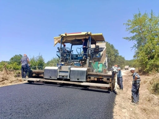 Bilecik&rsquo;te Sarıdayı-Arapdede k&ouml;y yolunda sıcak asfalt mesaisi başladı
