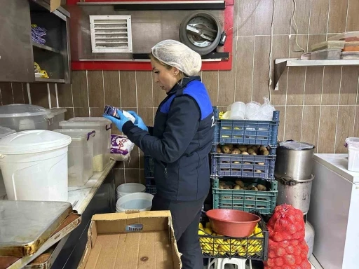 Bilecik&rsquo;te son kullanma tarihi ge&ccedil;miş &uuml;r&uuml;nlere zabıta engeli
