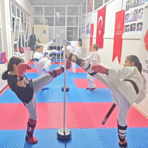 Bilecik&rsquo;te spor okullarında karate eğitimleri s&uuml;r&uuml;yor
