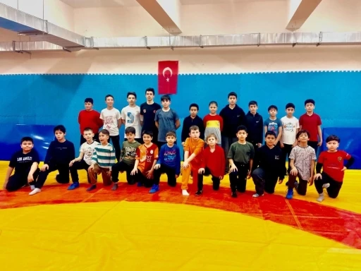 Bilecik&rsquo;te sporcular, ata sporu g&uuml;reşte ter d&ouml;k&uuml;yor
