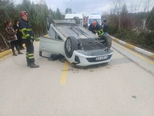 Bilecik&rsquo;te takla atan ara&ccedil;tan burnu bile kanamadan &ccedil;ıktı
