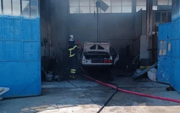 Bilecik’te tamire getirilen otomobilde yangın çıktı
