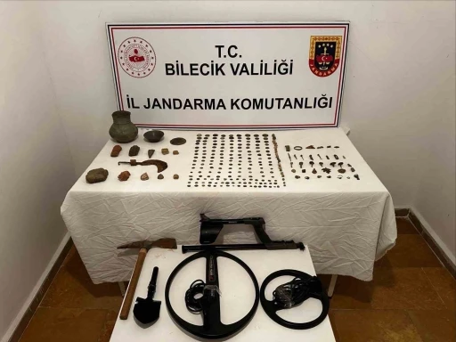 Bilecik&rsquo;te tarihi eser ka&ccedil;ak&ccedil;ılığı operasyonu: 349 par&ccedil;a tarihi eser bulundu
