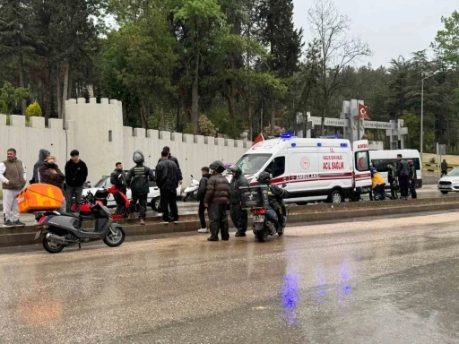 Bilecik&rsquo;te ticari ara&ccedil; ile motosiklet &ccedil;arpıştı; 1 yaralı
