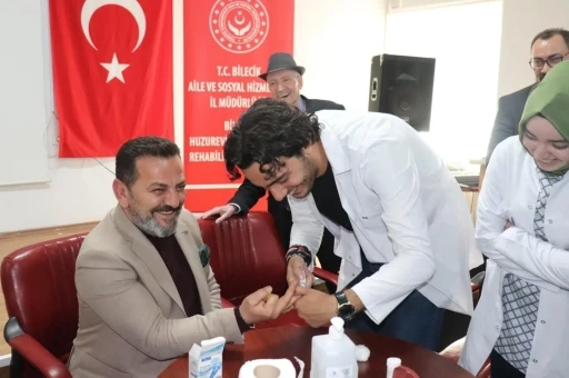 Bilecik&rsquo;te tıp fak&uuml;ltesi &ouml;ğrencilerinden huzurevine sağlık desteği
