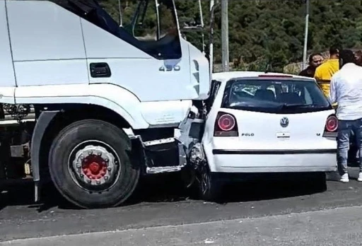 Bilecik’te tır ile otomobil çarpıştı: 1’i ağır 3 yaralı
