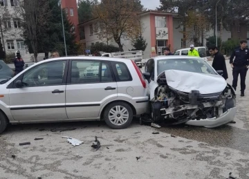 Bilecik&rsquo;te trafik kazası: 3 yaralı
