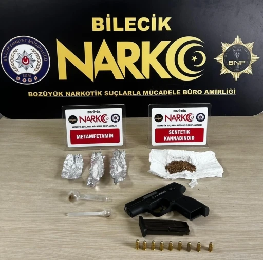 Bilecik&rsquo;te uyuşturucu madde ve silah ele ge&ccedil;irildi
