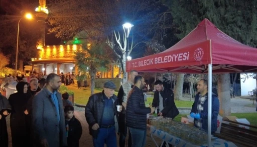 Bilecik’te vatandaşlara helva dağıtıldı
