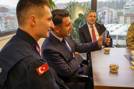 Bilecik’te vatani görevini yapan askere duygulandıran sürpriz
