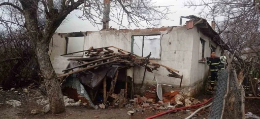 Bilecik&rsquo;te yangın &ccedil;ıkan ev kullanılmaz hale geldi
