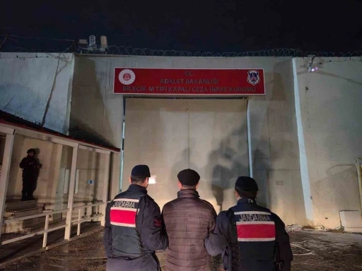 Bilecik&rsquo;te yol kontrol&uuml;nde aranan şahıs yakalandı
