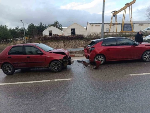 Bilecik&rsquo;te zincirleme trafik kazası; 4 yaralı
