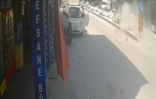 Bilecik&rsquo;teki feci kaza g&uuml;venlik kamerasınca kaydedildi
