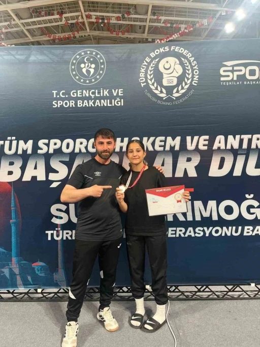 Bilecikli boks&ouml;r T&uuml;rkiye şampiyonu oldu
