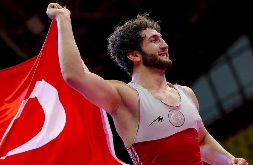 Bilecikli g&uuml;reş&ccedil;i Avrupa şampiyonu oldu
