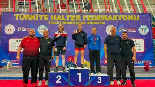 Bilecikli halterci T&uuml;rkiye &uuml;&ccedil;&uuml;nc&uuml;s&uuml; oldu
